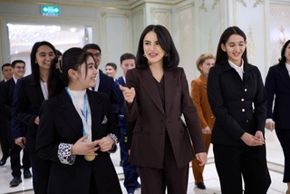 Саида Мирзиёева встретилась со школьниками, показавшими высокие результаты на престижных олимпиадах