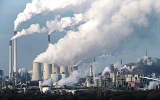 За прошедший год промышленные предприятия страны выбросили в атмосферу более 900 тысяч тон вредных газов