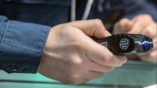 Ichki ishlar xodimi qanday hollarda elektroshok qurilmalarini qoʻllash huquqiga ega?