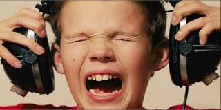 ЖССТ: Бир ярим миллиардга яқин ёшлар эшитиш қобилиятини йўқотиши мумкин