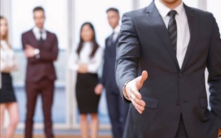 На должность помощника хокима можно претендовать без высшего образования