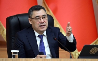 Президент Кыргызстана выступил против отмены уголовного наказания за многоженство