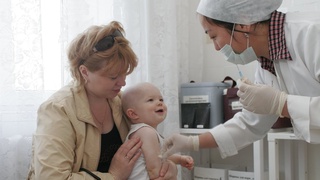 Туғма юрак нуқсонли болаларни эмлаш мумкинми?