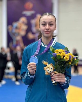 Бозиҳои ИДМ: Дастаи мунтахаби Ӯзбекистон оид ба таэквондо ва шиноварӣ панҷ медал ба даст овард