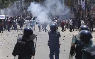 Бангладешда норозилик намойиши пайтида ҳалок бўлганлар сони 32 нафарга етди