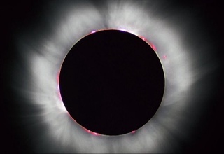 14-oktabr kuni Quyoshning halqa shaklida tutilishi sodir bo'ladi