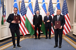 Як қатор созишномаҳо оид ба рушди ҳамкории тиҷоративу иқтисодӣ бо ИМА ба имзо расиданд