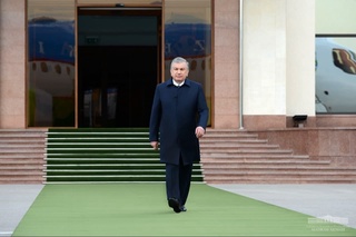 Shavkat Mirziyoyev departs for Samarkand