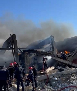 Бокудаги мебель цехида юз берган ёнғин туфайли уч киши ҳалок бўлди