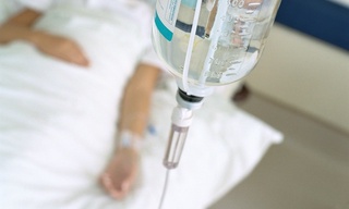 18 ёшли қиз аттракциондан йиқилиб тушди