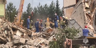 Нижний Тагилда қулаб тушган уй вайроналари остидан қизнинг жасади чиқариб олинди