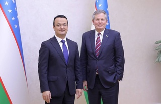 Лазиз Қудратов АҚШ сенаторы Стивен Дейнспен кездесті