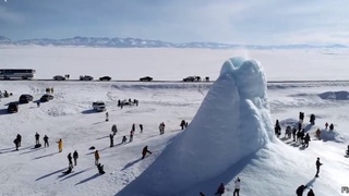 Магия холода: посреди казахстанских степей вырос «ледяной вулкан»