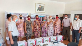 Boquvchisini yoʻqotgan ayollarga tikuv mashinalari xayriya qilindi