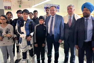 Адхам Икрамов знакомится с практикой Индии в привлечении молодежи к массовому спорту