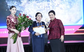 Достойно награждены самые нежные, разумные и передовые в своей профессии женщины в своей профессии