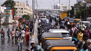 Ҳиндистонда сув тошқини туфайли 17 мингдан ортиқ одам хавфсиз жойга кўчирилди