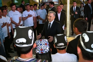 Бабурдың әрманлары орынланды - Жаңа Әндижан оның аты менен аталады