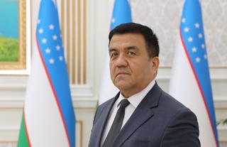 Инсоният фан ўқи атрофида айланаётир