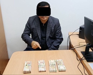 Navoiyda universitet mansabdori pora bilan qoʻlga olindi