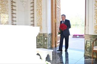 Почтена память Первого Президента