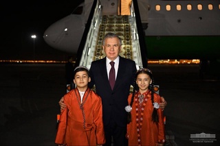 Президенти Ӯзбекистон ба Туркманистон омад