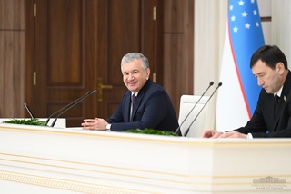 Президент Шавкат Мирзиёев дар сессияи Ҷокарги Кенеси Ҷумҳурии Қароқалпоқистон иштирок намуд