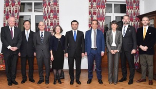 Вазири корҳои хориҷии Ӯзбекистон бо сафирони кишварҳои "Ҳафтгонаи бузург" мулоқот анҷом дод