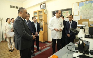 Министр инновационного развития посетил Институт ионно-плазменных и лазерных технологий им. У. А. Арифова