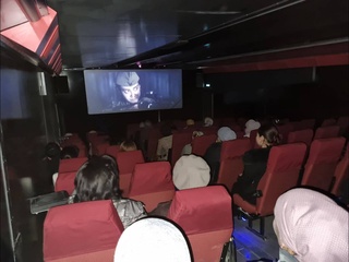 На территории Навоийской области начал курсировать передвижной кинотеатр