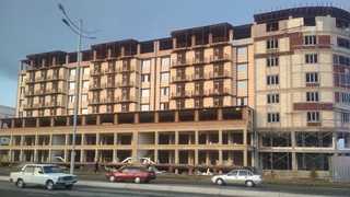 Жиззаҳдаги қонуний қурилаётган бино ва иншоотлар маълум қилинди