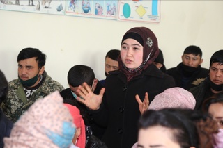 Иштихон туман ҳокими ёшлари билан учрашди