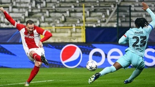 «Антверпен» утешился победой над «Барселоной», а «Милан» выбил «Ньюкасл»