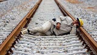 Темир йўл ухлайдиган жой эмас