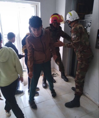 В Кашкадарье спасатели вызволили четырех детей, застрявших в лифте