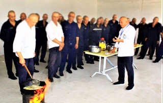 Намангандаги колонияда маҳкумларга «Димлама» тайёрлаш ўргатилди