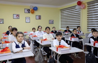 Нөкистеги Кембридж классында биринши қоныраў қағылды