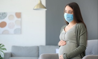 Коронавирусга чалинган ҳомиладор аёллар қандай ҳолатларда уйда муолажа олишлари мумкин?