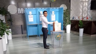 Навоийские студенты проголосовали досрочно