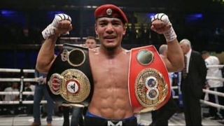 Профессиональный бокс: Муроджон Ахмадалиев защитил свои титулы