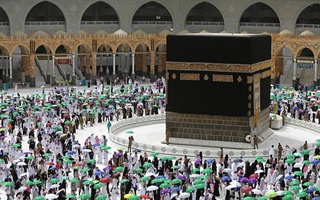 Саудовская Аравия откроет границы для вакцинированных паломников