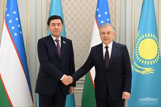 The President of Uzbekistan emphasizes the importance of further developing inter-parliamentary cooperation with Kazakhstan