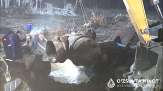 Андижондаги сув тақсимлаш зулфи ҳаво кескин совиб кетиши оқибатида ёрилган