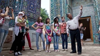 Услуги гидов и экскурсоводов включены в список самозанятых лиц