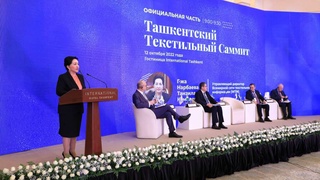 Сенат Раиси Шарқ ва Ғарбни бирлаштирувчи Тошкент тўқимачилик саммитида иштирок этди
