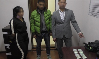 Самарқандда институт ўқитувчиси 400 АҚШ доллари билан қўлга тушди