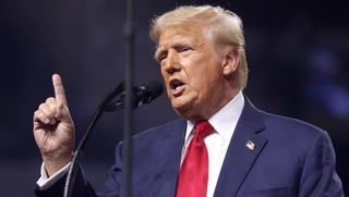 Трамп Иккинчи жаҳон урушидаги ғалабага АҚШ туфайли эришилганини айтди