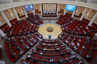 Yoʻl harakati xavfsizligi tizimi takomillashtirilishiga oid qonun loyihasi haqida toʻxtalib oʻtildi