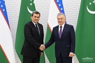 Президенти Ӯзбекистон аҳамияти густариши минбаъдаи ҳамкориҳои бисёрҷонибаро бо Туркманистон таъкид кард