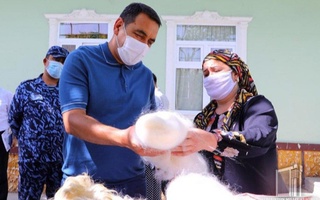 Sheep and goat wool shawl are popular in Russia